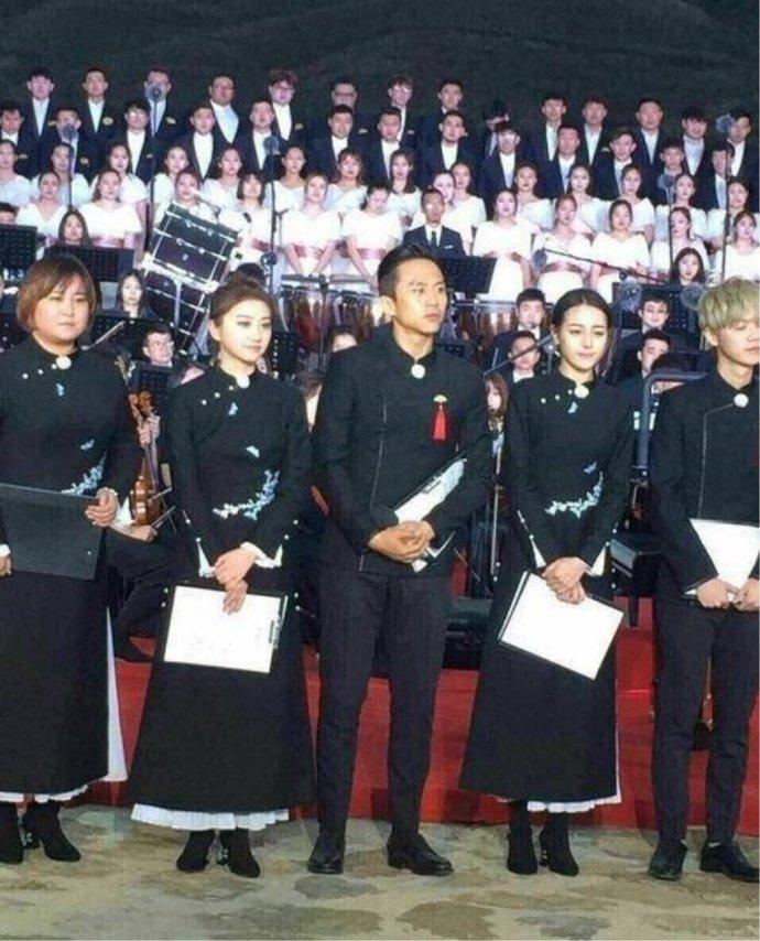 迪麗熱巴與鹿晗最新動(dòng)態(tài)，科技新潮引領(lǐng)未來生活體驗(yàn)